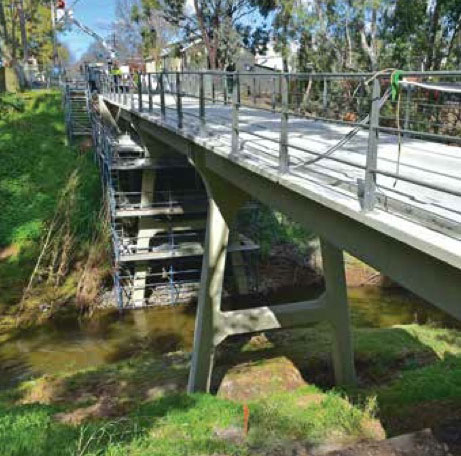 Holland-St-Bridge-squ
